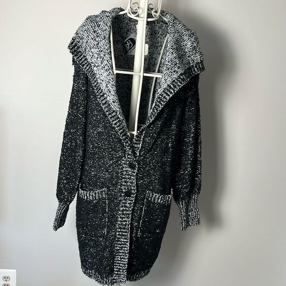 Sweaters - NWT Fabriano oversized sweater